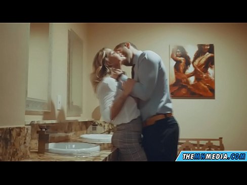 ❤️ Döşlü sarışın sizi ictimai tualetdə aldatdıqda Seks videosu az.mobilecric.top ☑